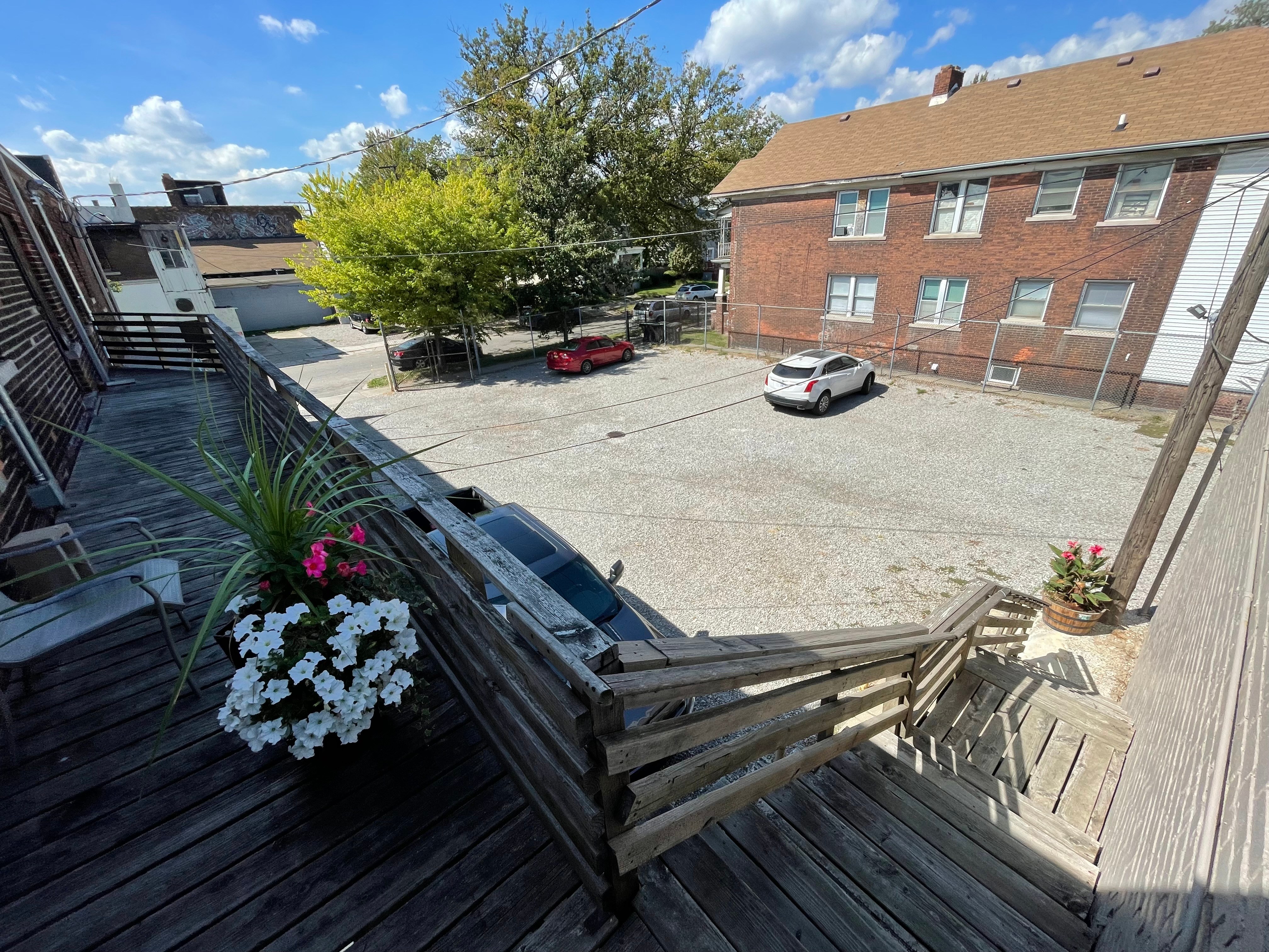 Parking & Outdoor Space - Detroit - Parking Area